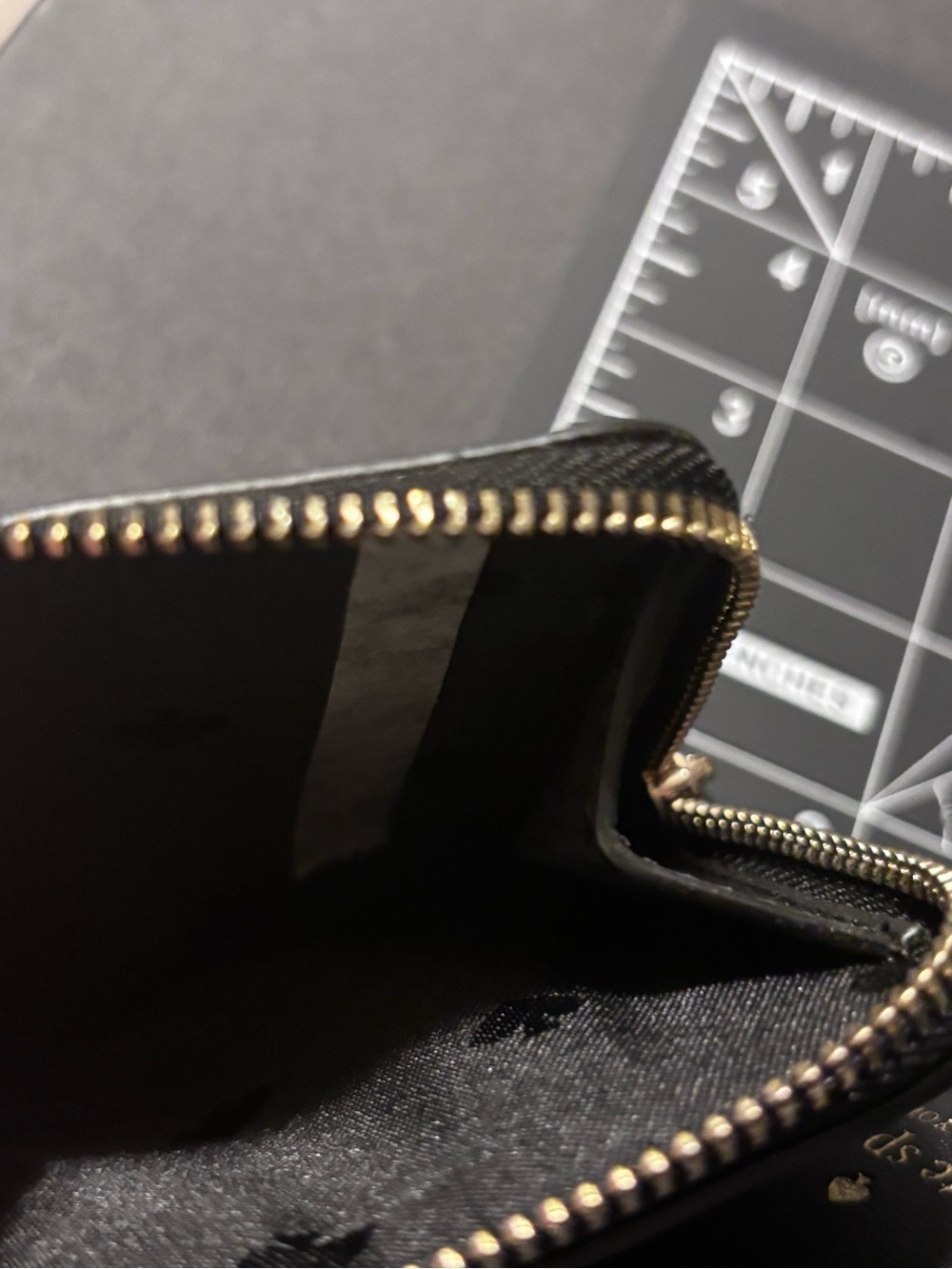 kate spade black zip card wallet gold logo damage noted-id slot See PHOTOS - Picture 11 of 14